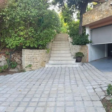 : Bourgeoise Et Piscine, Dans La Villa Cannes