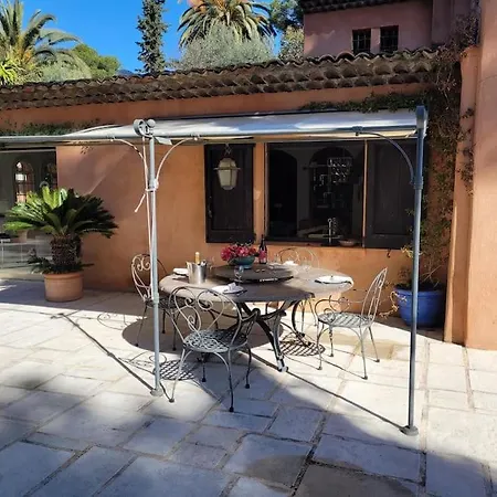 : Bourgeoise Et Piscine, Dans La * Cannes