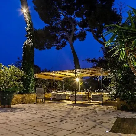 : Bourgeoise Et Piscine, Dans La * Cannes