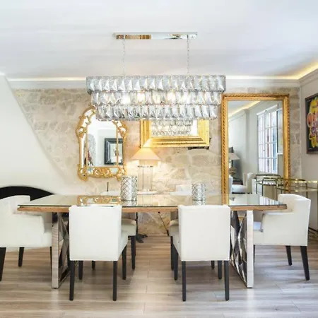 Villa : Bourgeoise Et Piscine, Dans La Cannes