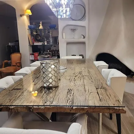 : Bourgeoise Et Piscine, Dans La Villa Cannes