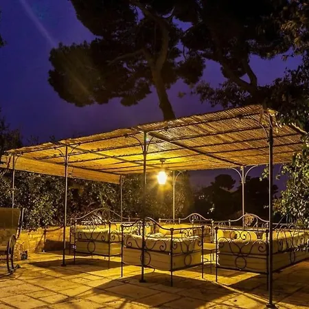 : Bourgeoise Et Piscine, Dans La Cannes