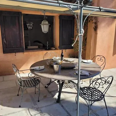 : Bourgeoise Et Piscine, Dans La Villa Cannes